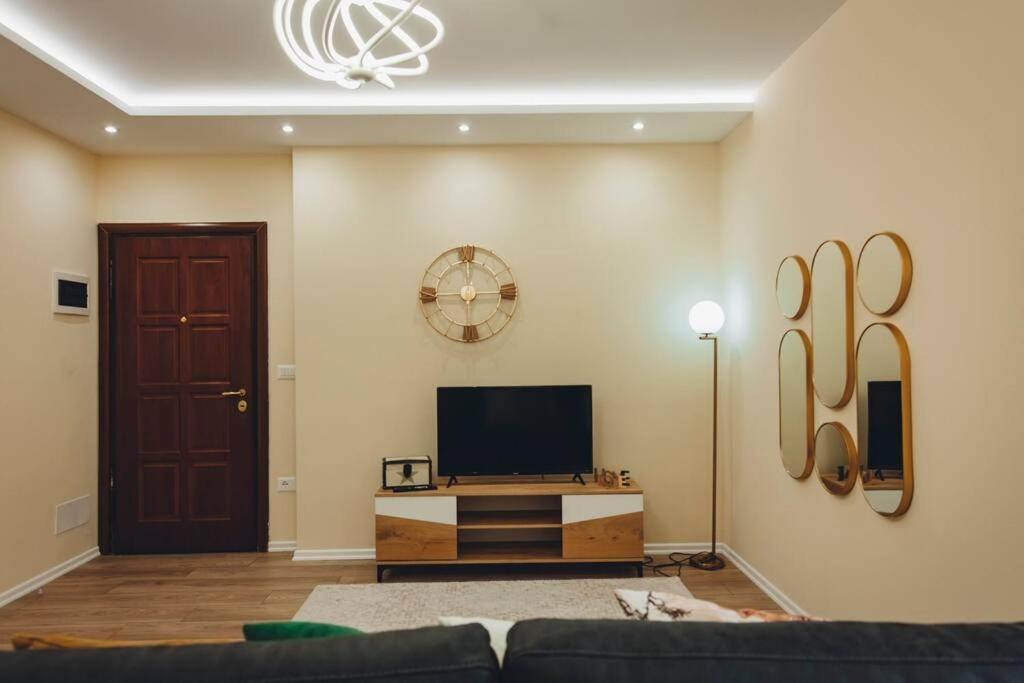 Luxury Apartment At Myslym Shyri ติรานา ภายนอก รูปภาพ
