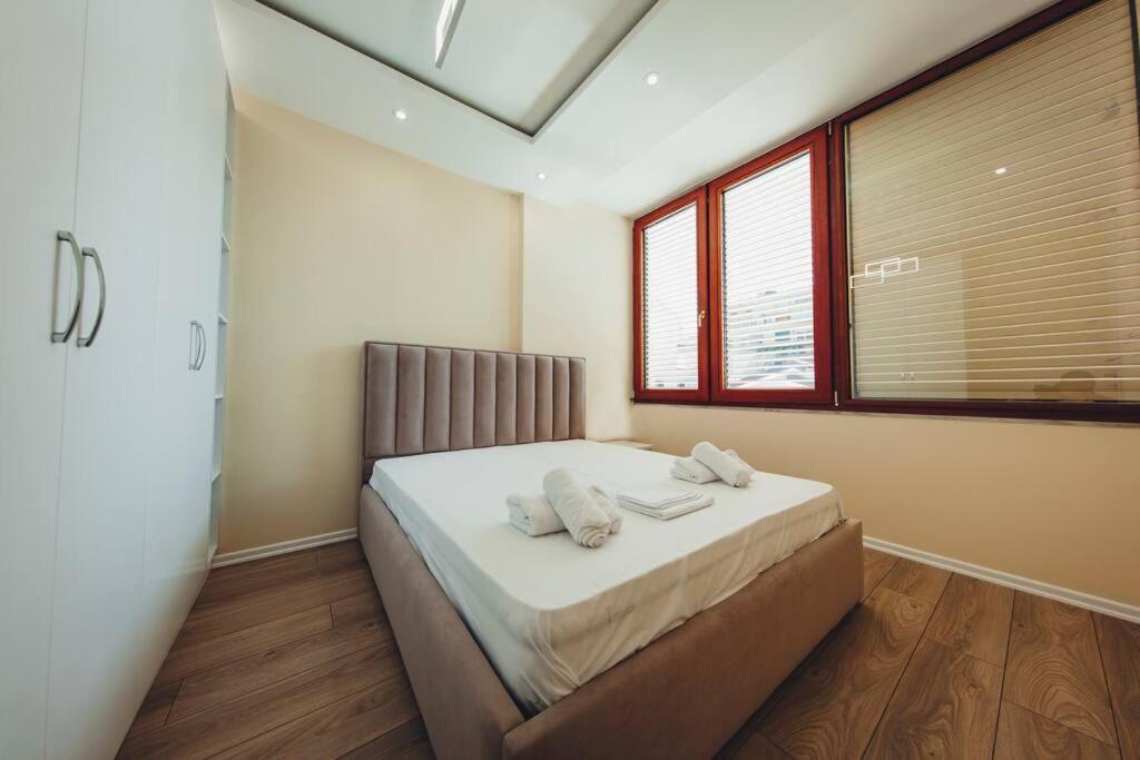 Luxury Apartment At Myslym Shyri ติรานา ภายนอก รูปภาพ